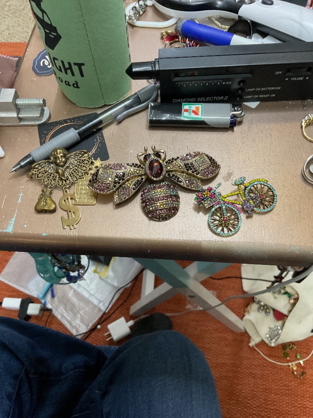 Lux and vintage brooches